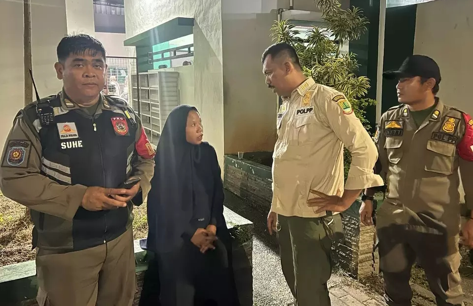 Aksi Copet Ikut Ramaikan Keberangkatan Calon Haji Di Karawang